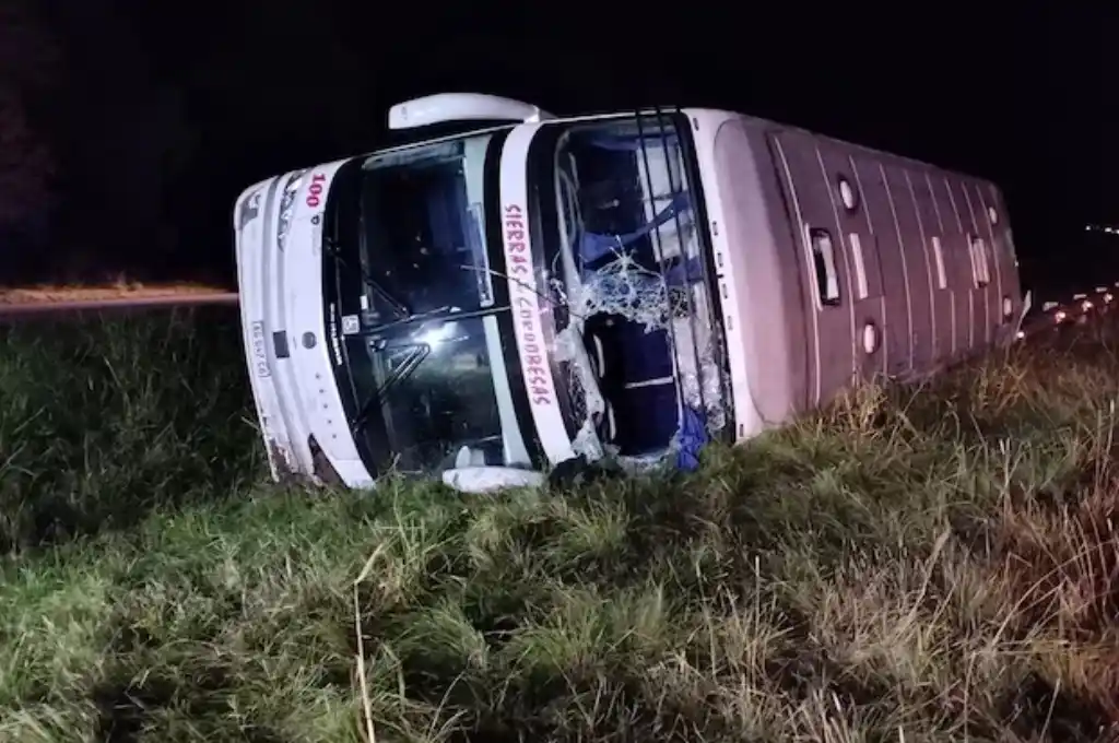 “Volcó solo, quedó entremedio de las dos vías”