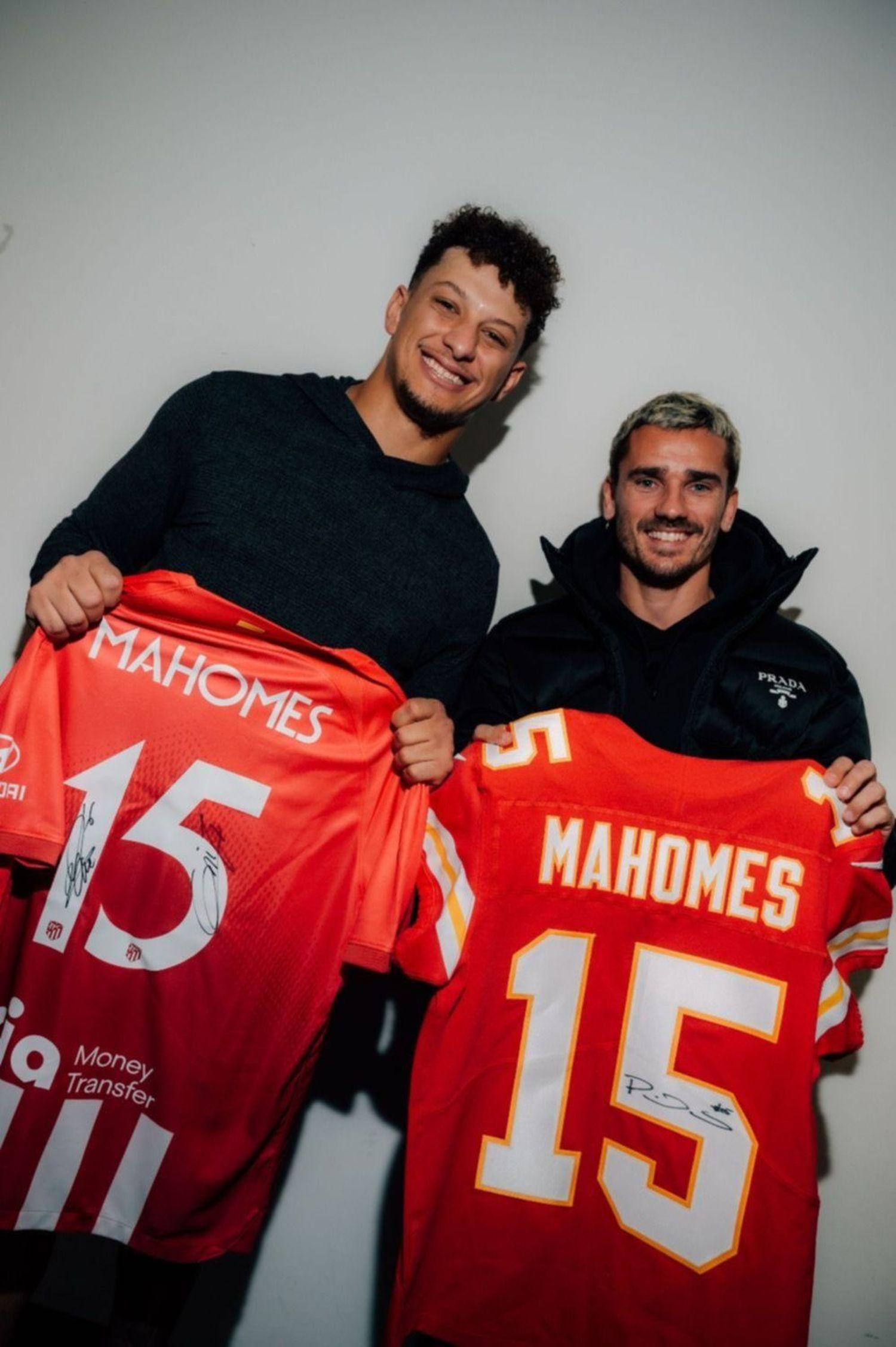 Antoine Griezmann intercambió camisetas con la figura de la NFL