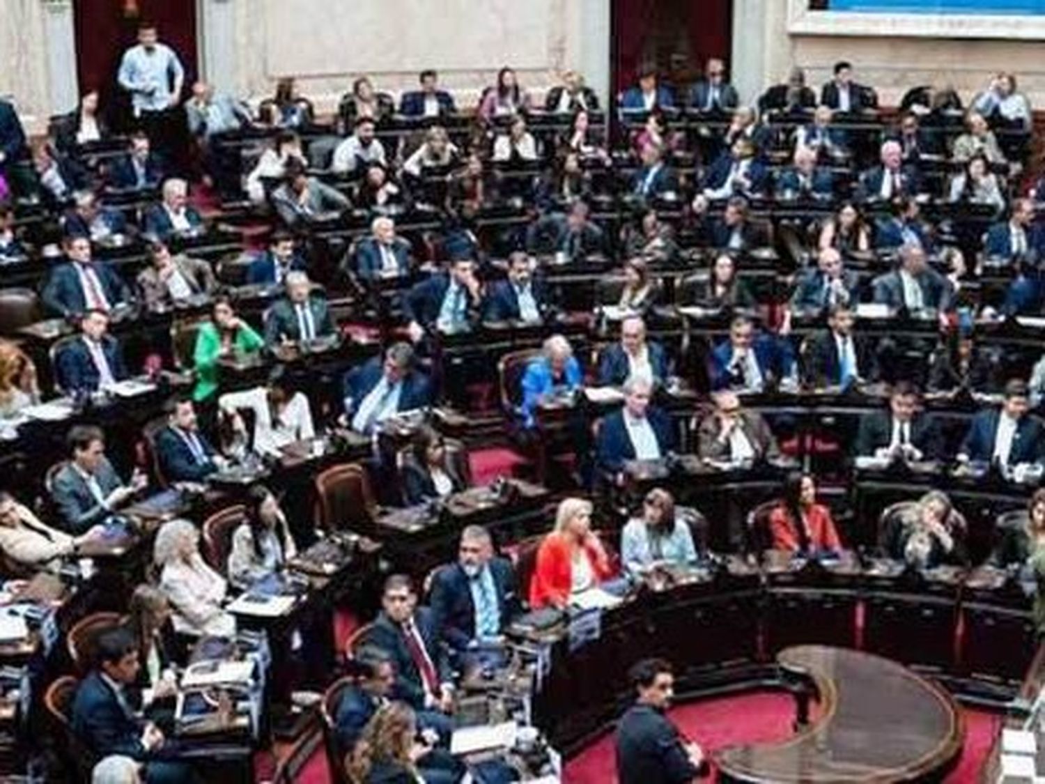 Presentan proyecto que prevé cárcel para funcionarios que realicen uso violento de redes sociales