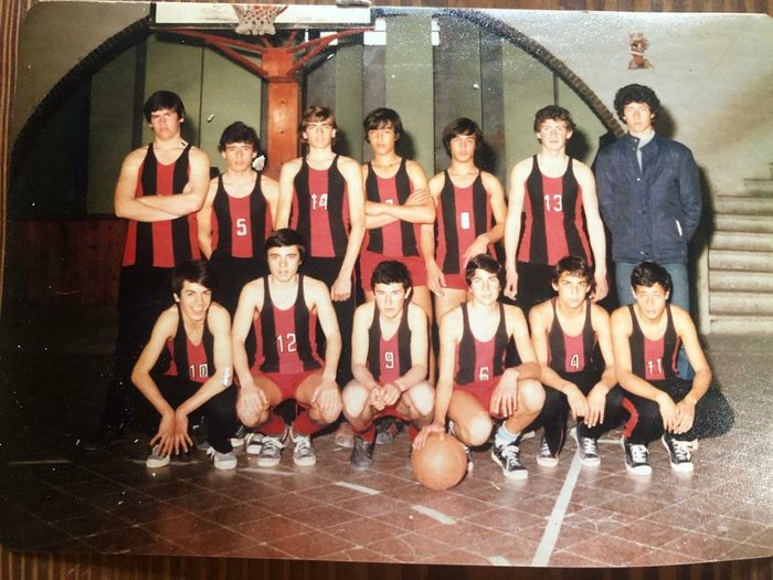 mono leiva básquet joven
