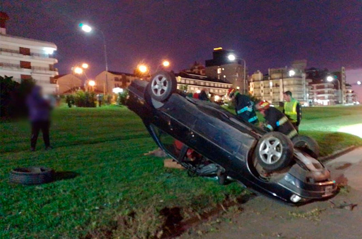 Locura al volante: totalmente borracho volcó al esquivar un perro