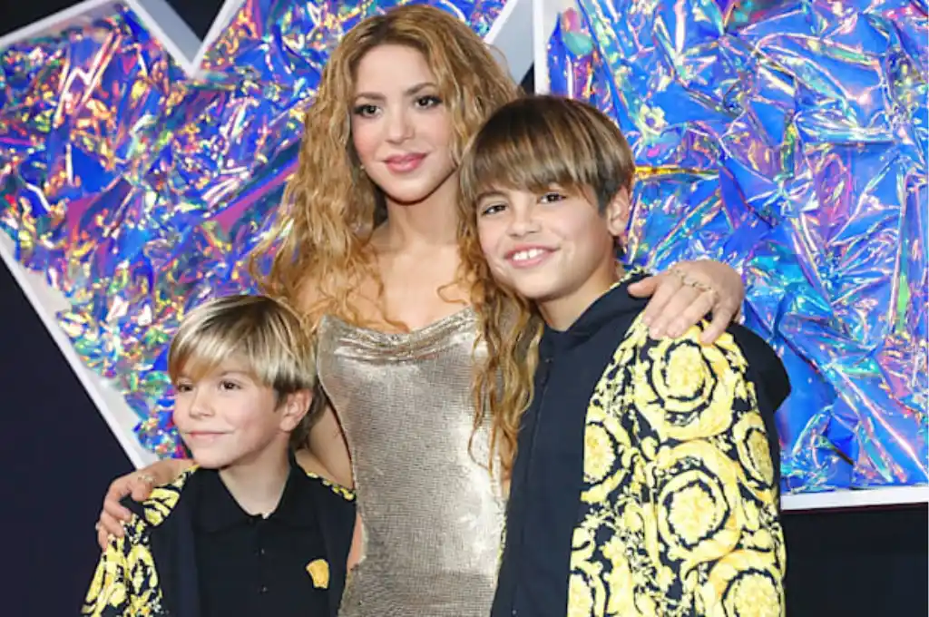 Shakira junto a sus hijos.