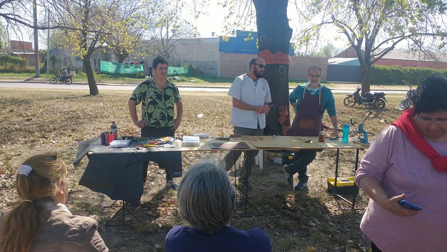 Alfabetización: brindaron una clase de marroquinería