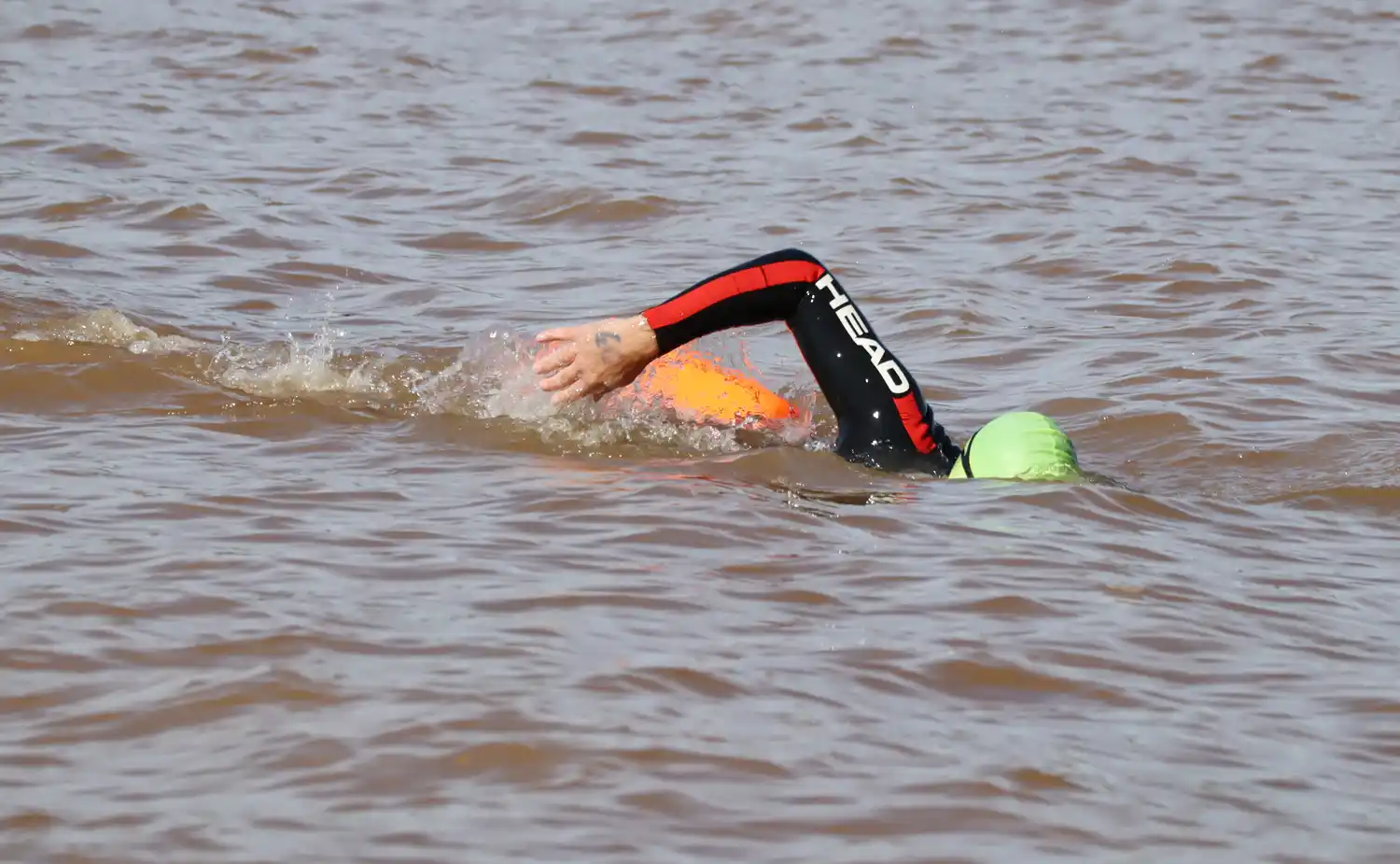 Con éxito se realizó la prueba en el lago de Salto Grande 