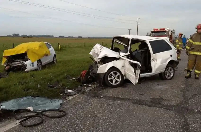 Murió una persona tras un choque frontal entre dos autos en ruta 80