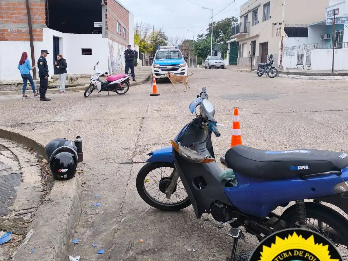 Hospitalizaron a cinco personas tras el choque de dos motocicletas