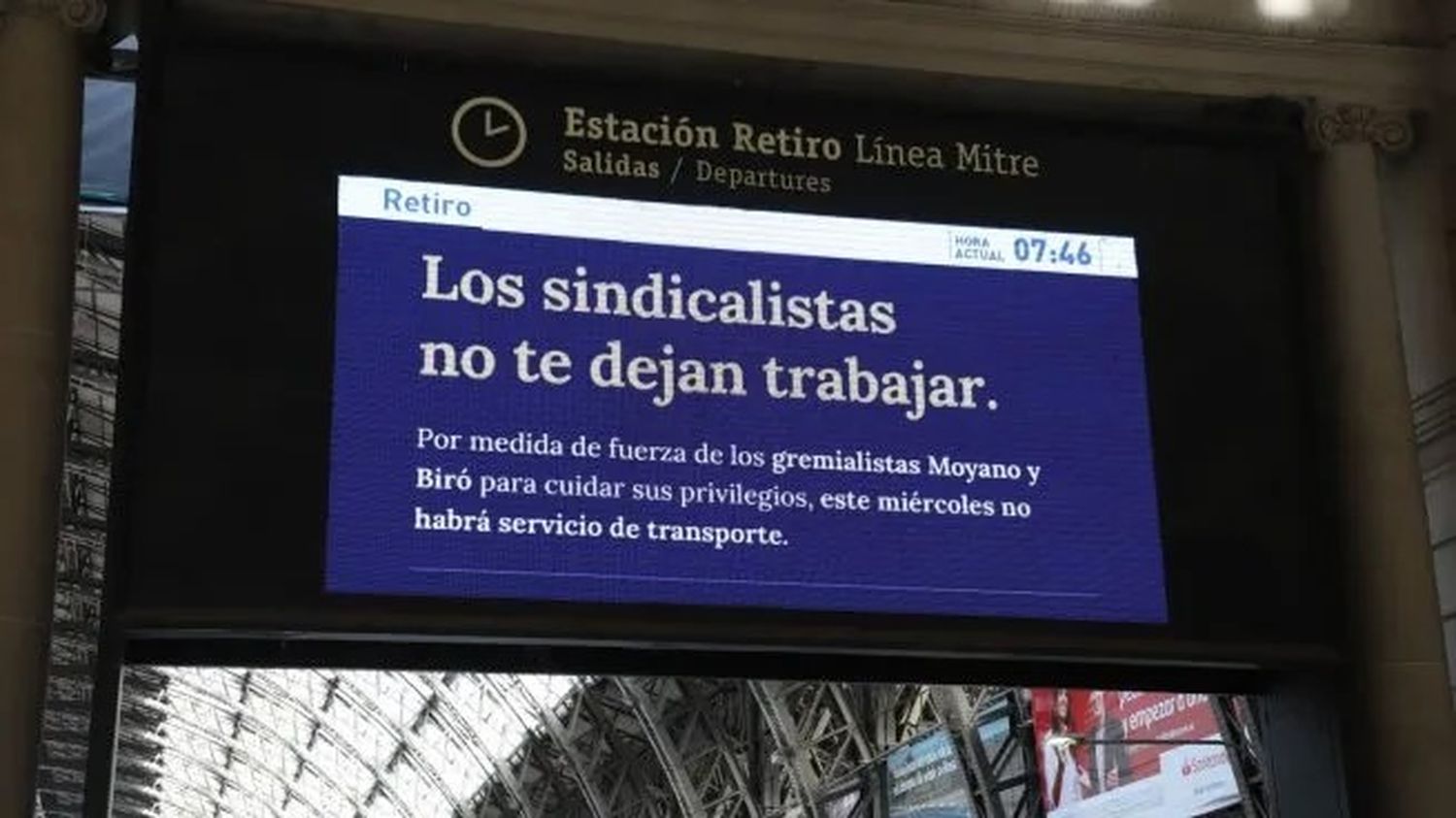 En medio del paro de transporte, el Gobierno deja mensajes: "Los sindicalistas no te dejan trabajar"