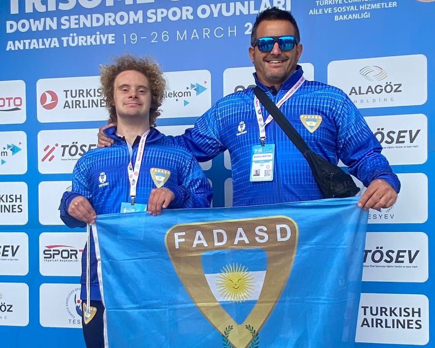 Nicolás Améndola junto a su entrenador Marcos Bertone