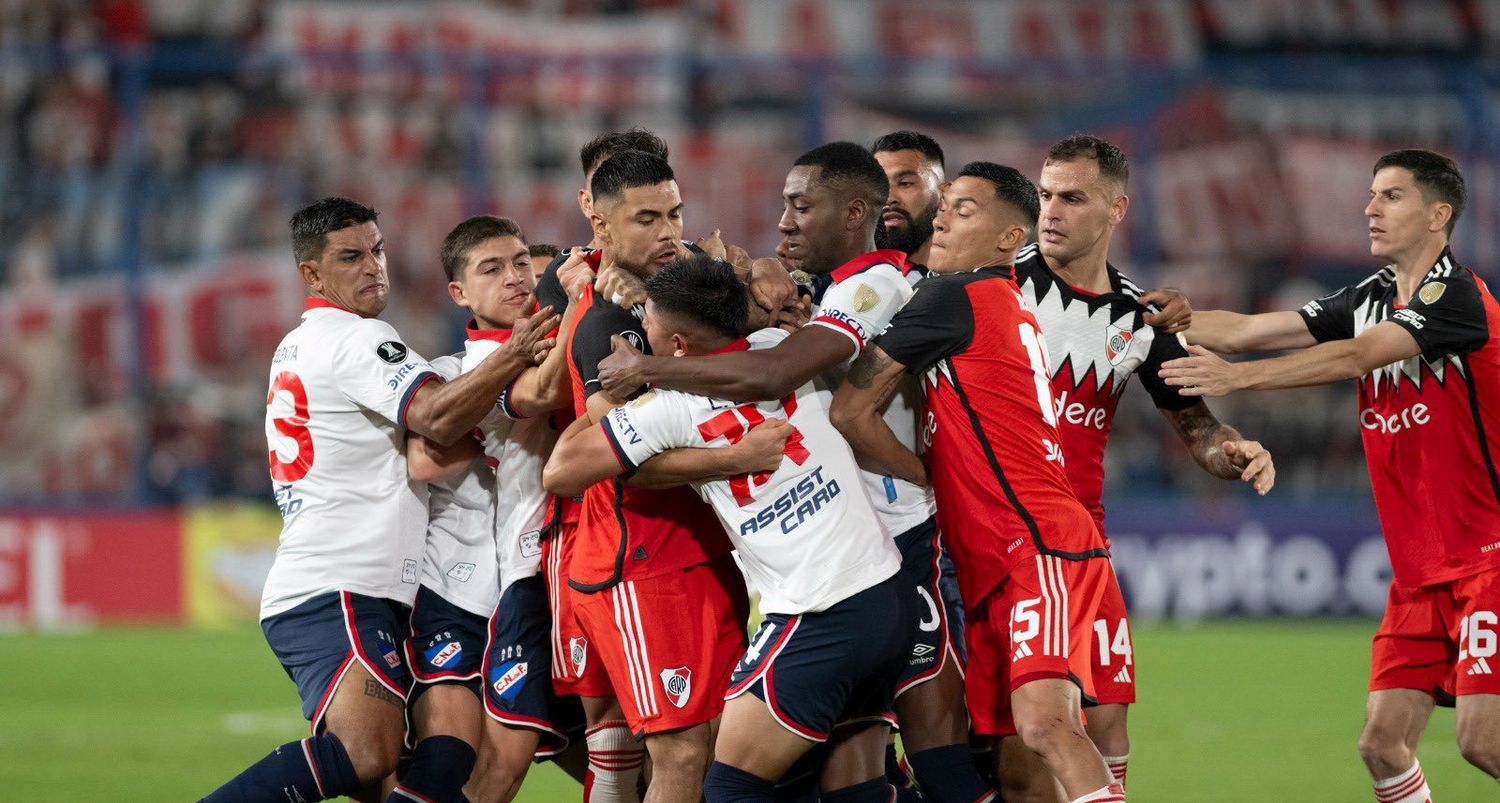 Conmebol publicó los audios del VAR