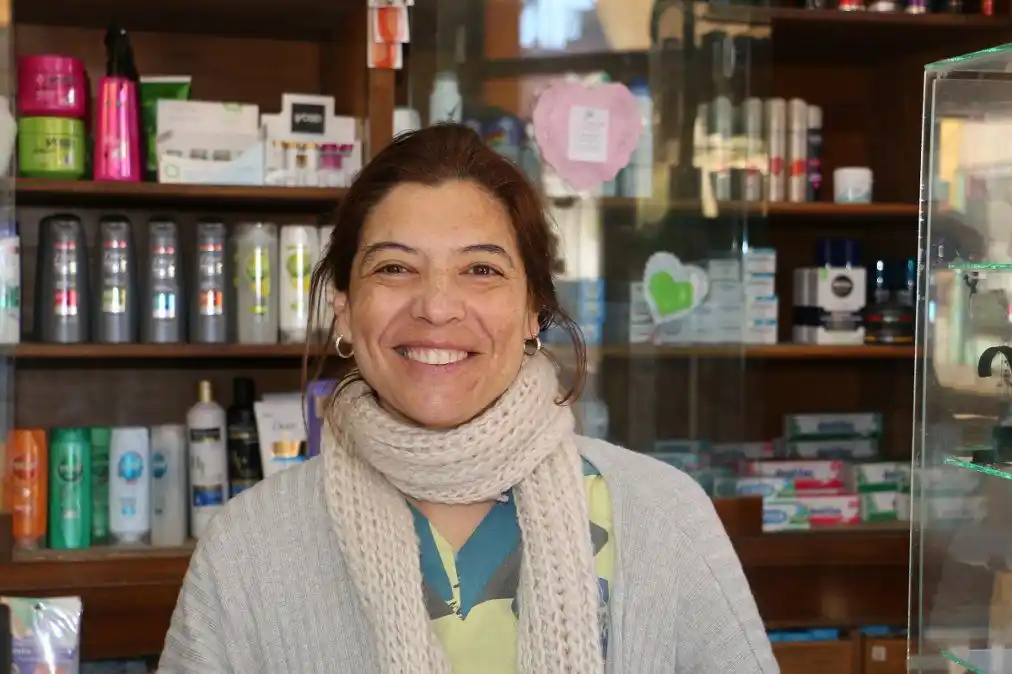 La presidenta de los farmacéuticos cuestionó la vacunación a la empleada del video viral
