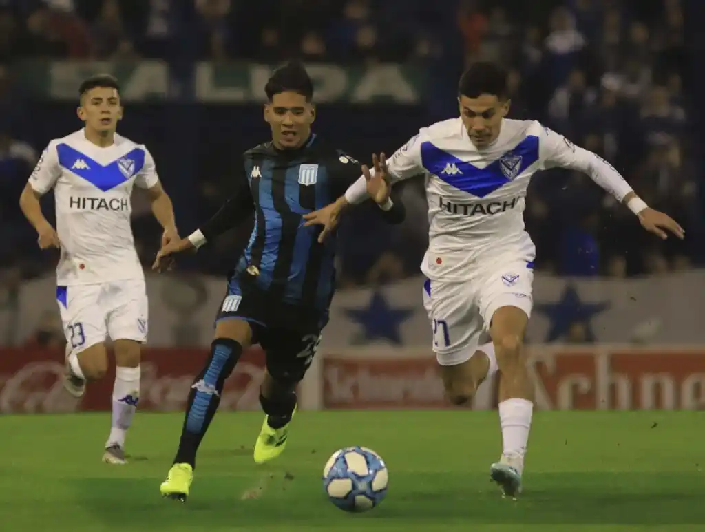 Racing reaccionó y rescató un empate frente a Vélez