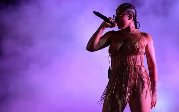 Tokischa escupió a un grupo de fanáticos en el Cusica Fest y generó polémica (video)