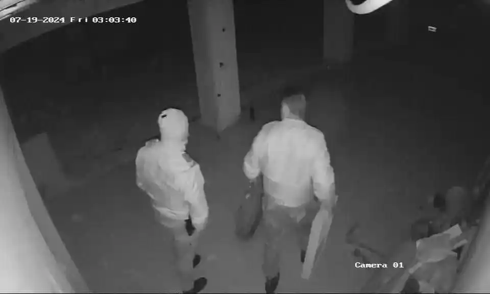 Escándalo: Dos policías están sospechados de robar en el domicilio de un exintendente