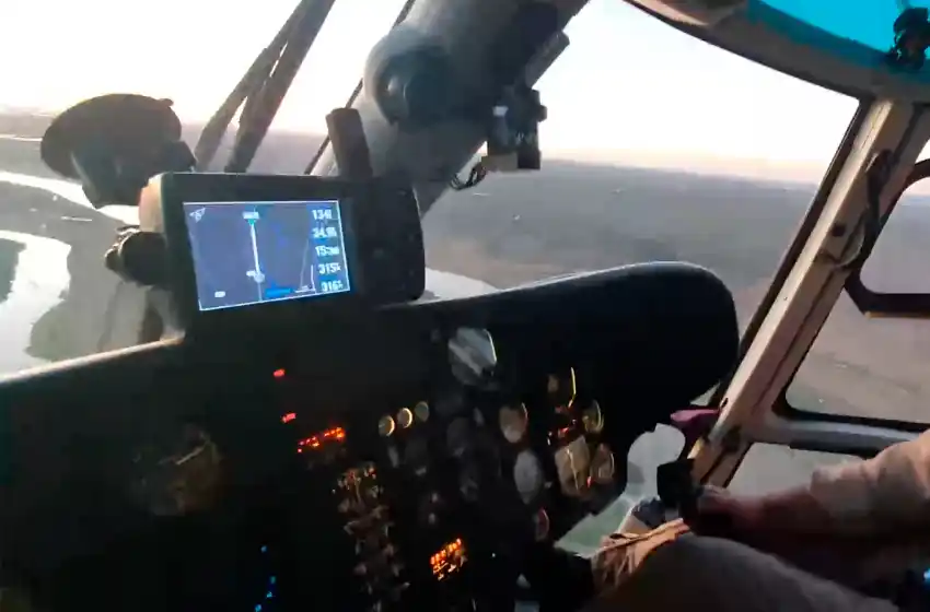 Prefectura rescató a dos hombres que aterrizaron de emergencia sobre la costa del río Paraná