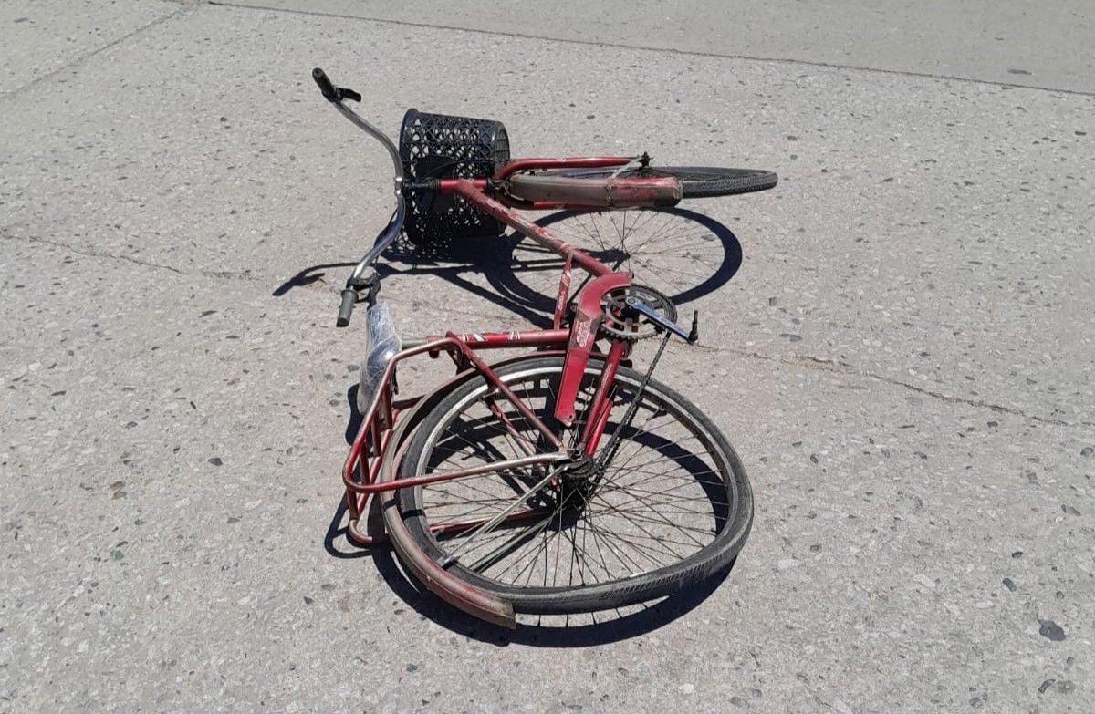 Así quedó la bicicleta tras el choque.