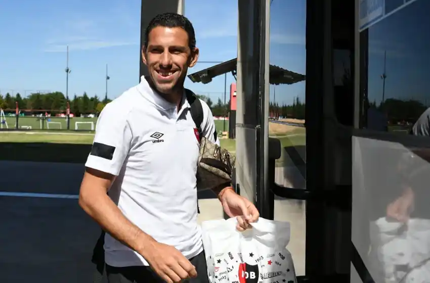 Con equipo definido, Newell’s entrenó y viajó a Buenos Aires