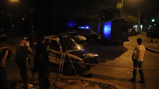Tomó de rehenes a sus hijos en Manuel Alberti