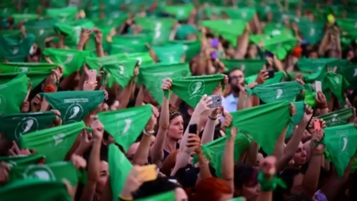 Aborto: La iniciativa tiene mayor aprobación entre la clase social más alta mientras que si se baja en la escala social el apoyo disminuye considerablemente