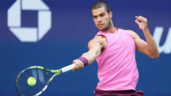 Carlos Alcaraz venció a Novak Djokovic y es finalista del US Open