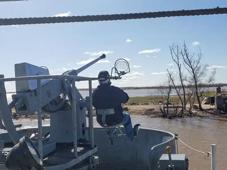 Un extripulante del General Irigoyen en su visita al buque en 2019.