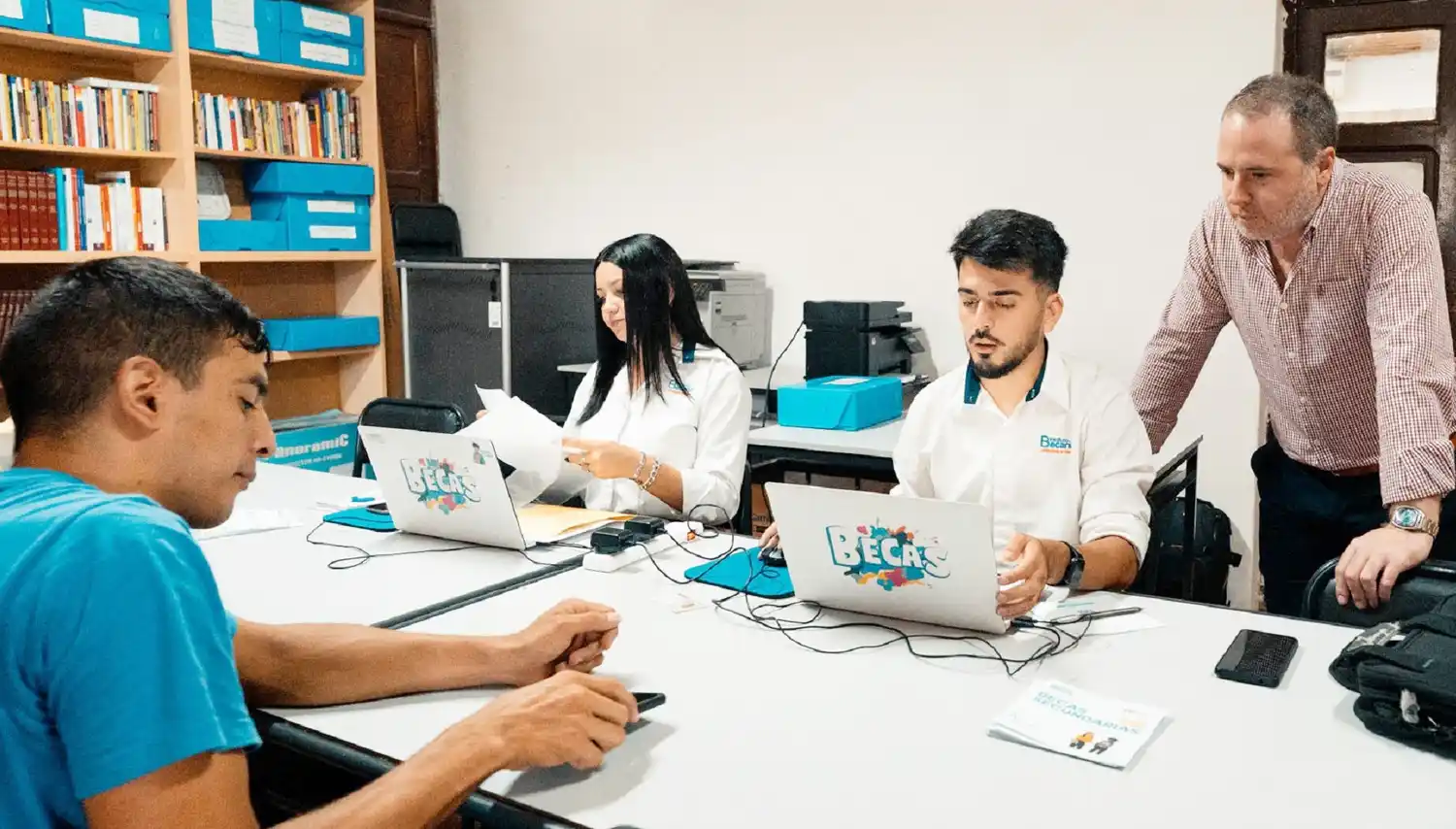 El Becario continúa con su atención itinerante en la provincia