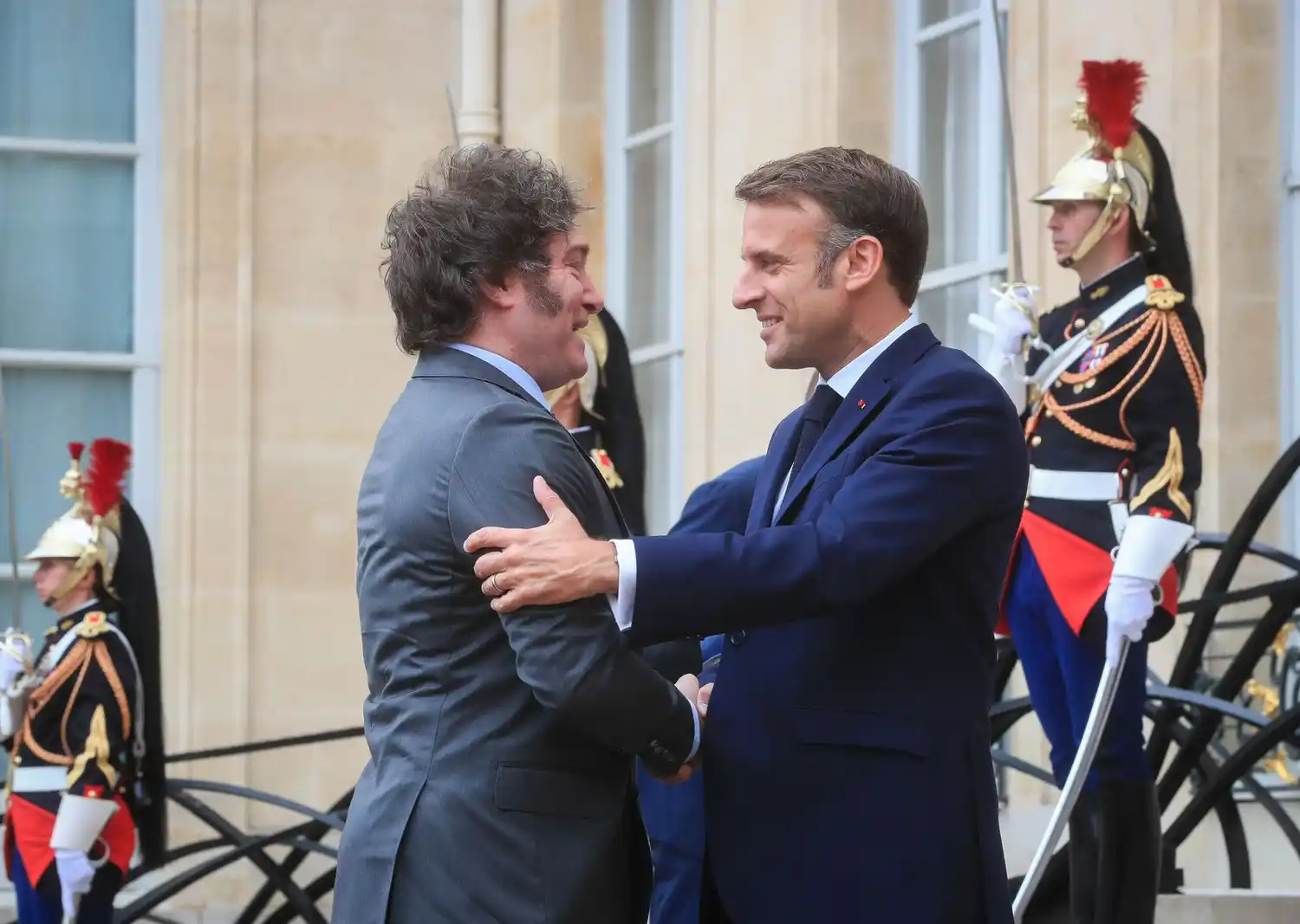 Javier Milei fue recibido por Emmanuel Macron.