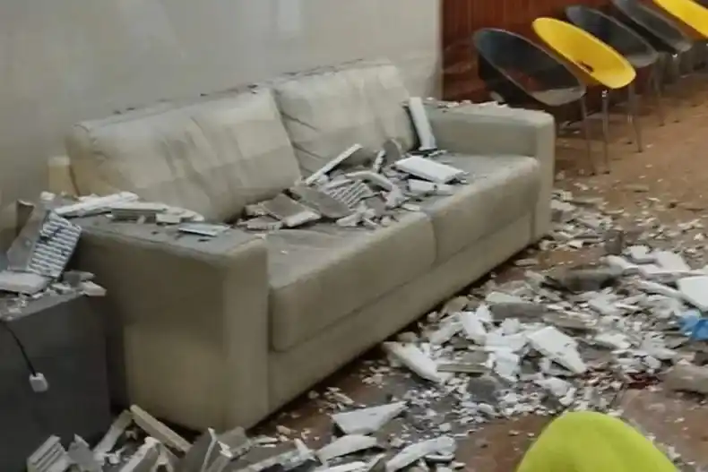 Un entrerriano cayó de una antena y atravesó un techo