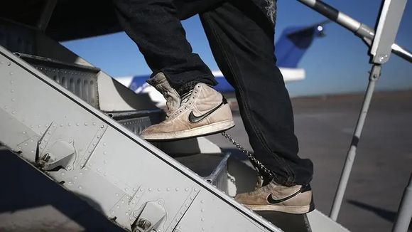 HRW alerta a países africanos que recibir migrantes de EE. UU. viola el derecho internacional