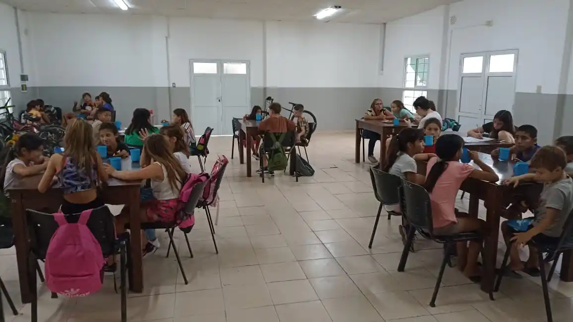 Las clases de apoyo escolar cuentan con una gran cantidad de alumnos.