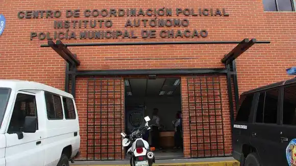 Recapturaron a cinco presos que se intentaron evadir de calabozos de PoliChacao