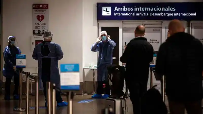 Dectaron nueve casos de la variante Delta en viajeros que ingresaron al país