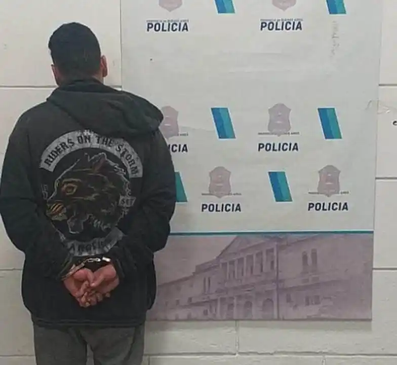 Aprehendido por pegarle a su hija de 14 años