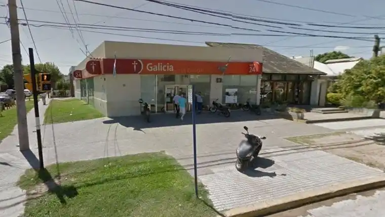 Le robaron 300 mil pesos cuando entraba al banco