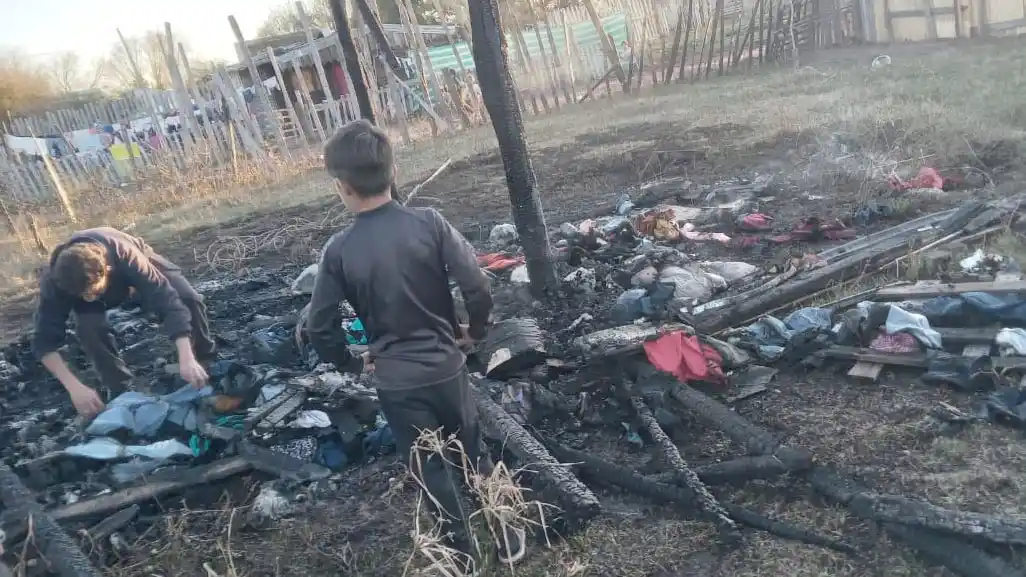 Joven pareja perdió todo tras el incendio de su vivienda