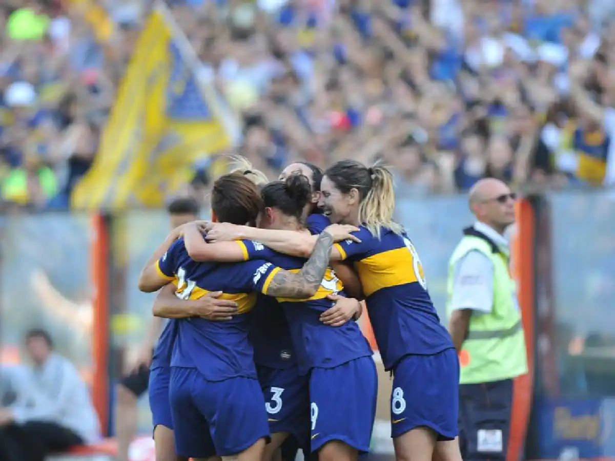 Boca goleó a River en el Superclásico 