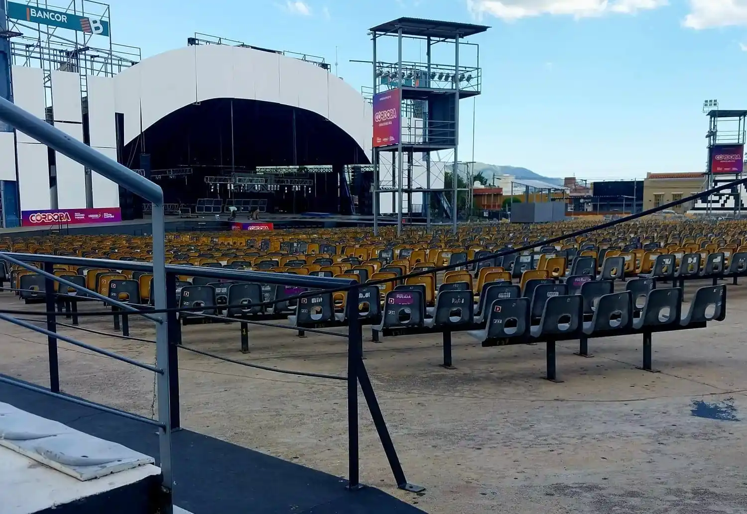 El escenario Atahualpa Yupanqui de la plaza Próspero Molina, en Cosquín.