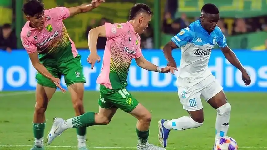 Racing empató 3-3 con Defensa y no pudo acercarse a la cima