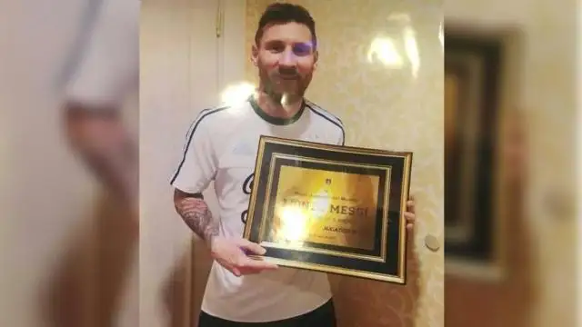 ¿Messi recibió un reconocimiento de La 12?