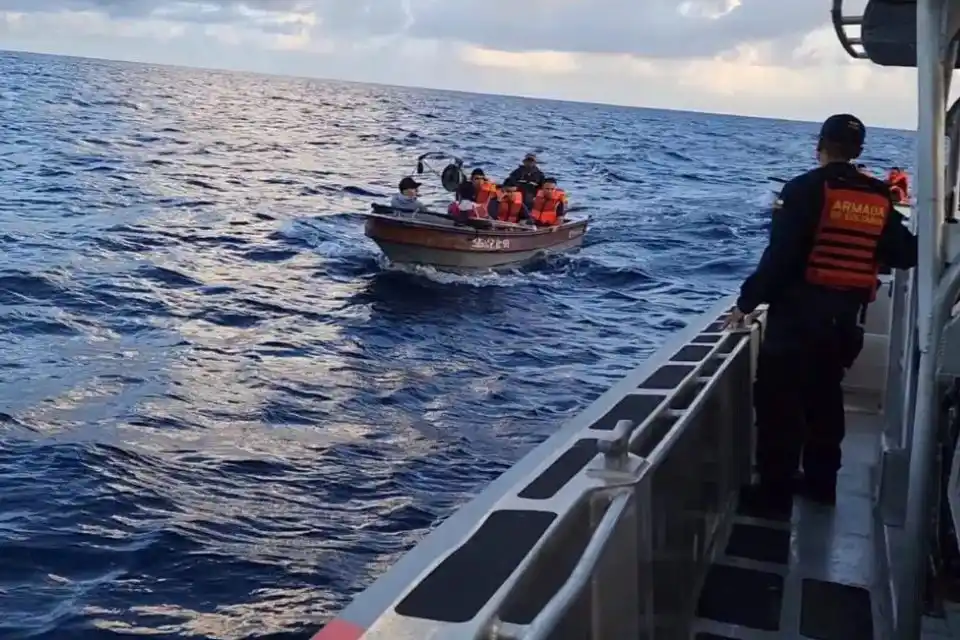 EMPRENDÍAN RUTA SAN ANDRÉS: interceptan a 33 venezolanos en aguas colombianas