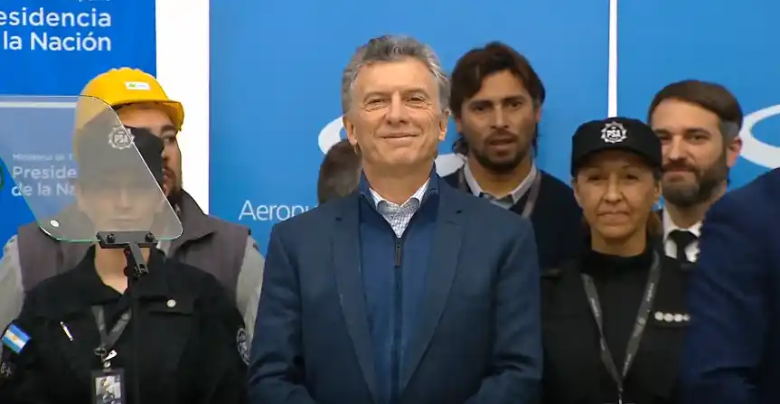 Macri en el Aeropuerto de Mar del Plata: "Estoy haciéndome cargo de llevar alivio a las familias"