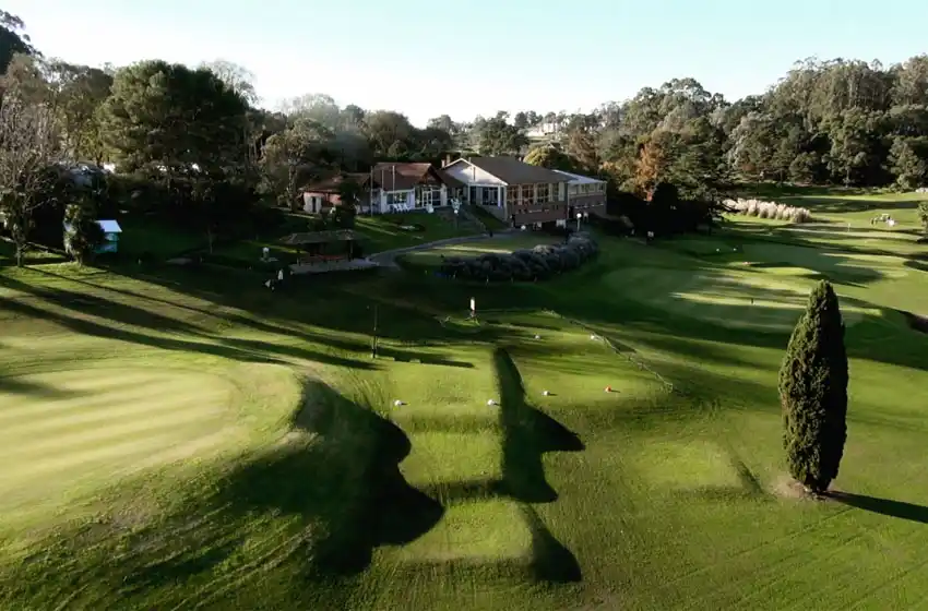 Un hombre fue atacado por un perro mientras jugaba al golf en Sierra de los Padres