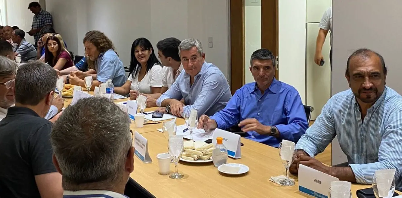 Reunión paritaria en la Provincia: el Gobierno ofreció 3% y los gremios estatales rechazaron la propuesta por insuficiente.