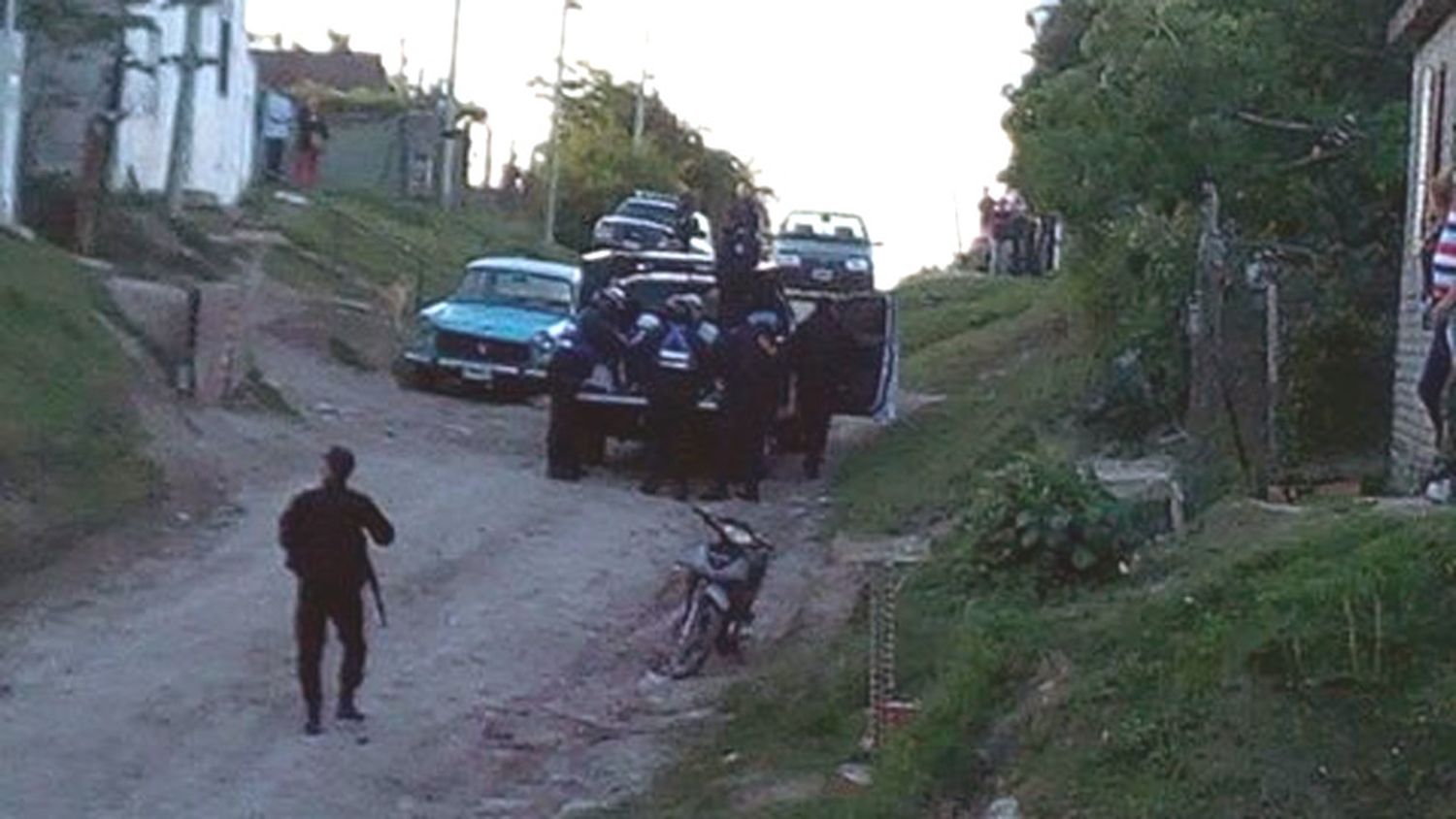 Policías fueron agredidos con piedras