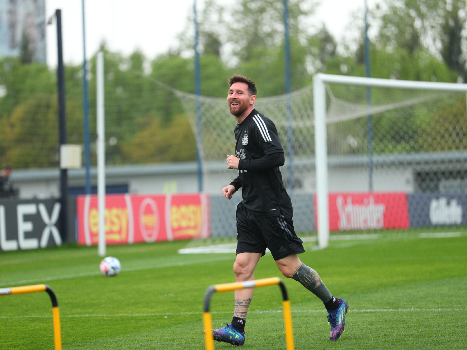 La selección entrenó y espera a Messi