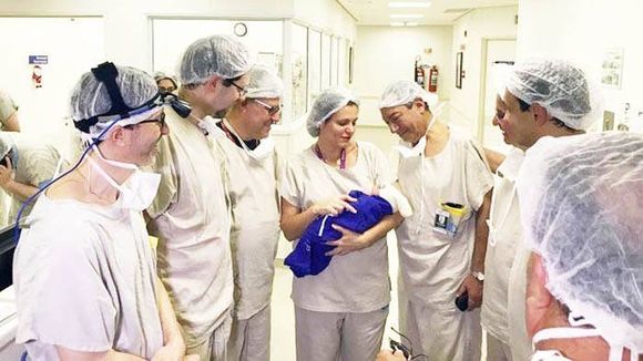 Nace el primer bebé con anticuerpos contra el covid-19 de una madre vacunada
