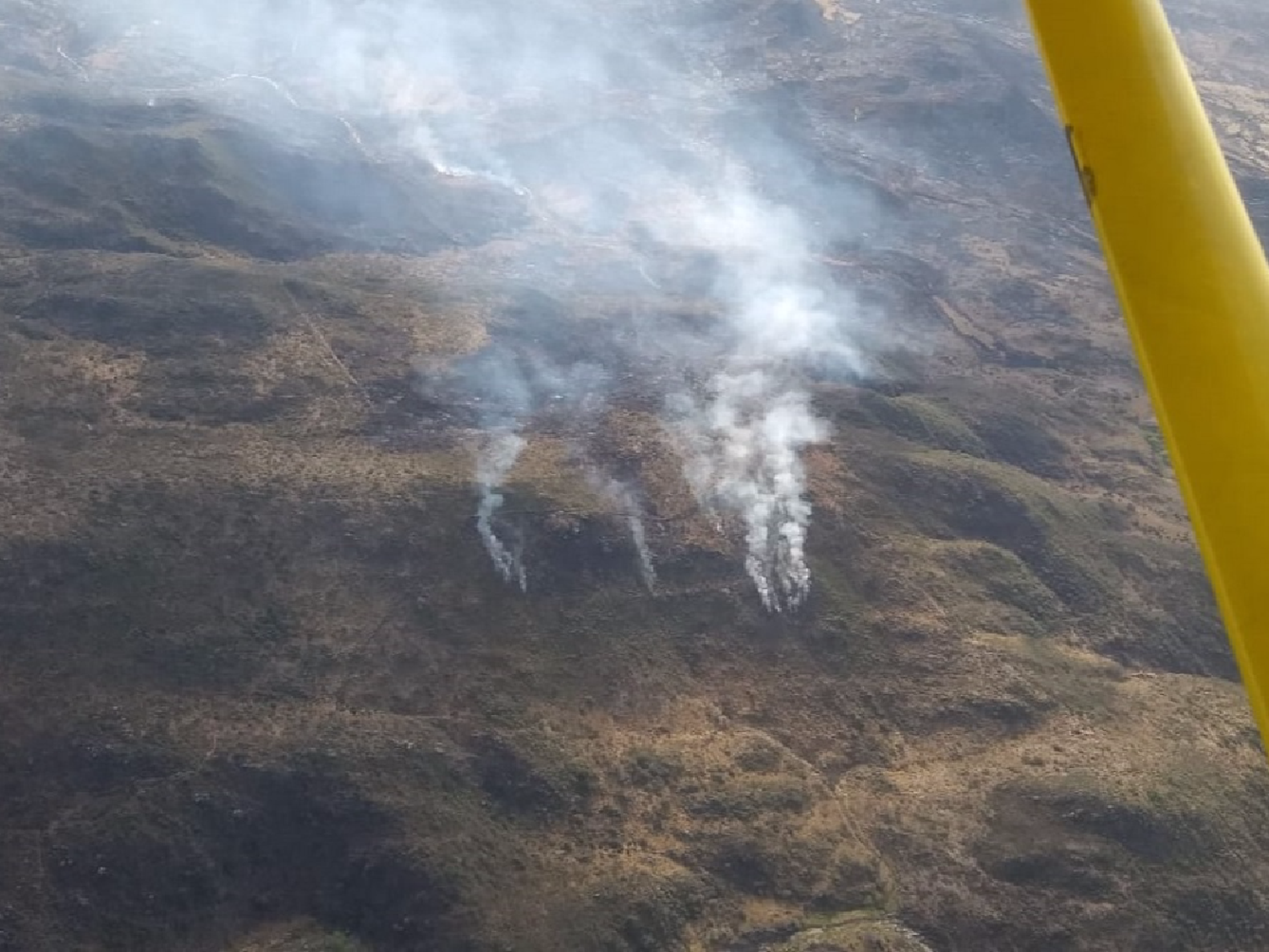 Afirman que está descontrolado el incendio en cercanías a Mina Clavero