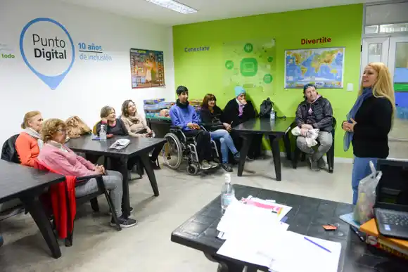 Este lunes realizan una nueva capacitación sobre ciberdelitos para adultos mayores