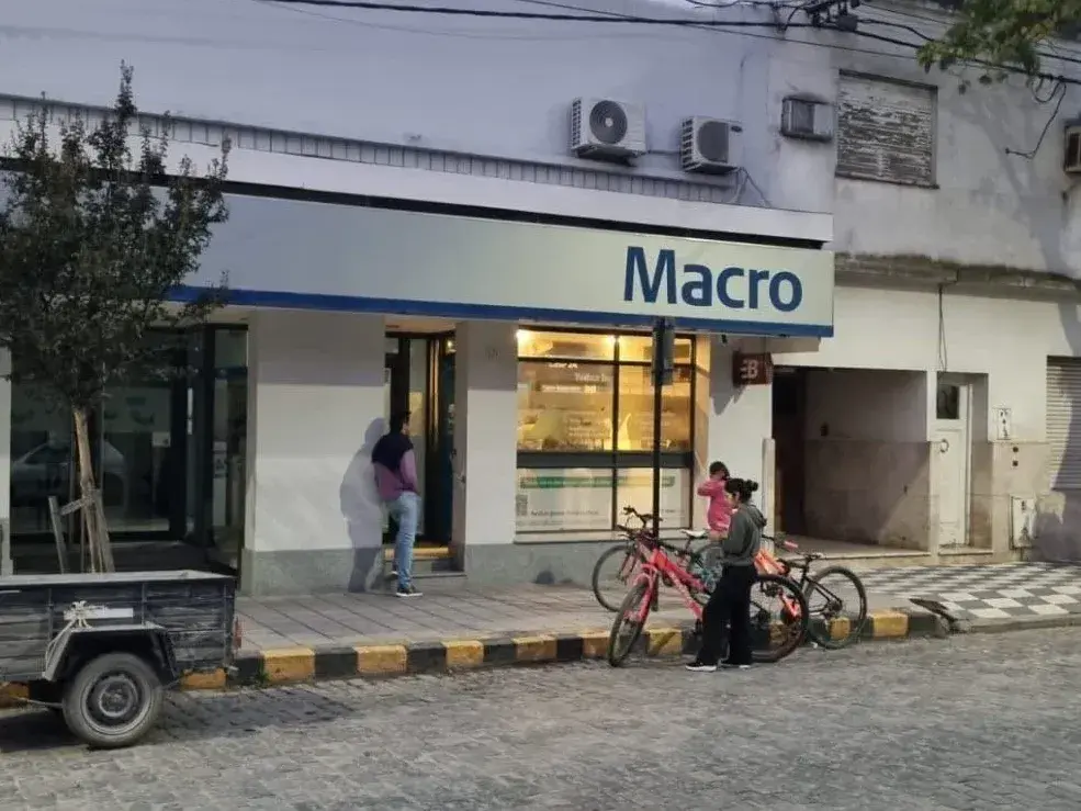 La sucursal del Banco Macro en Coronel Pringles. En pocos días, cerrará sus puertas (Foto Diario El Orden)