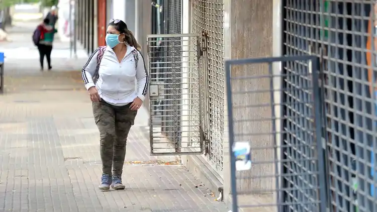 Las 5 razones por las que el coronavirus enfermó a la economía argentina
