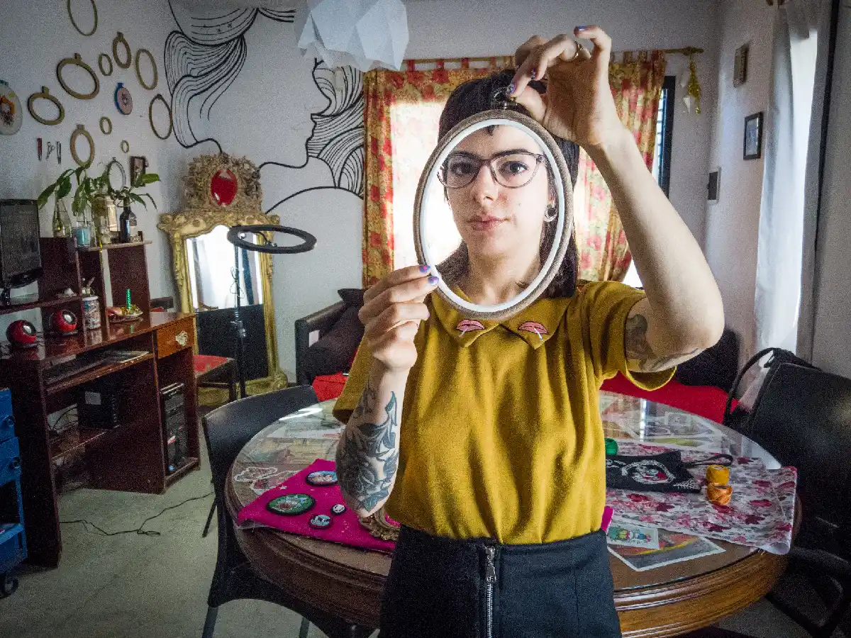 La historia de una chica que revivió el arte de dibujar con hilos 